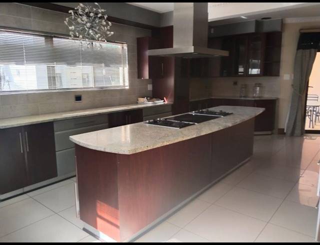 5 BEDROOM HOUSE FOR SALE IN CELTIC MEADOWS